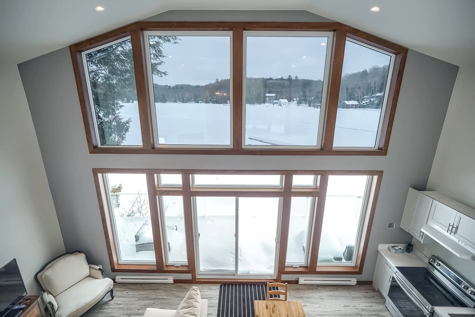 Lakeside Luxury - Photo 4